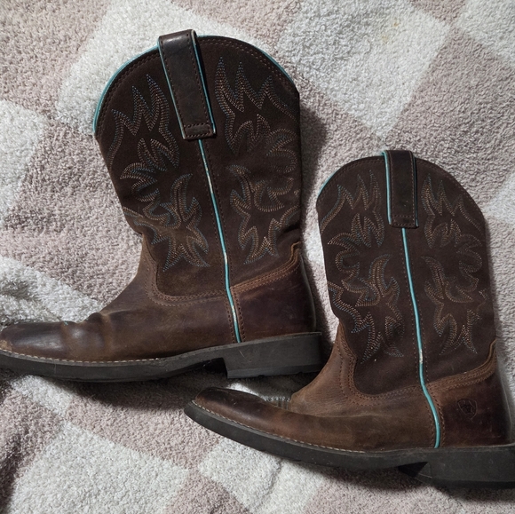 ARIAT Delilah Round Toe Western Boot. W 8.5 - Picture 2 of 5